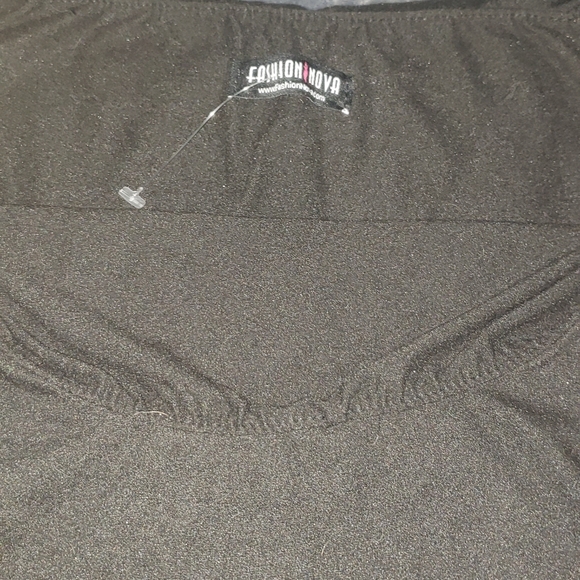 FashionNova long sleeved form fitting sexy black dress - Picture 2 of 2